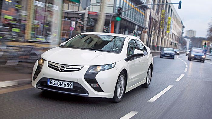 Πιο συμβατική εικόνα για το Opel Ampera, από το οποίο όμως δεν λείπουν τα στοιχεία εντυπωσιασμού, ειδικά στο εμπρός μέρος.	